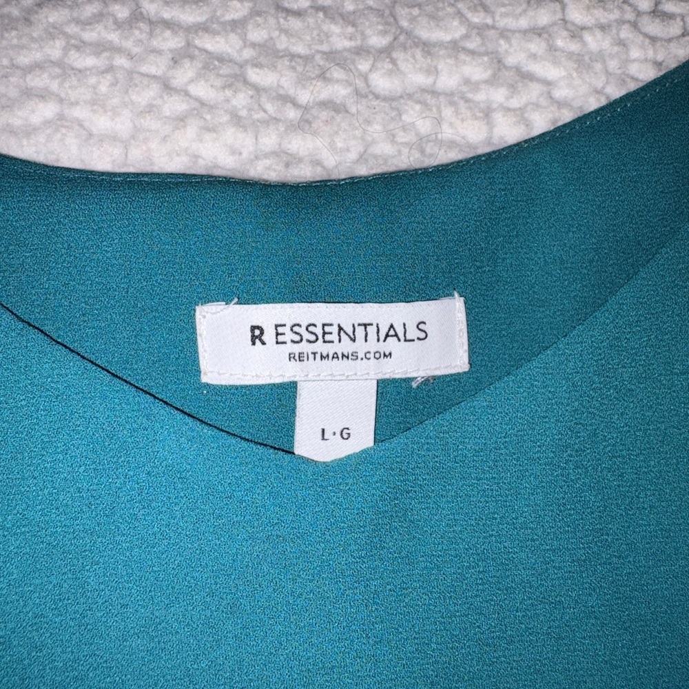 5 assorted Essentials Tops (Reitman’s) - Picture 7 of 11